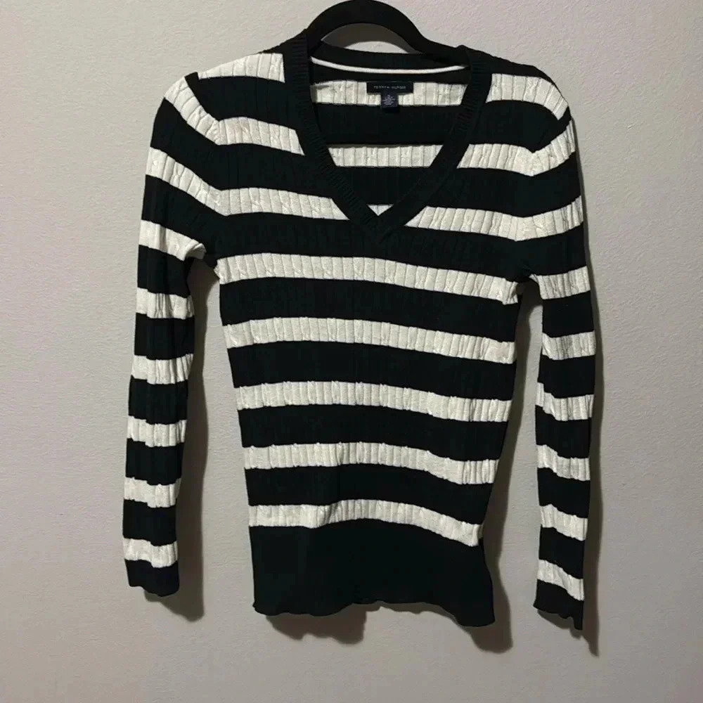 Tommy Hilfiger Cotton Knit Vneck Sweater - Medium. Excellent condition.